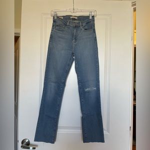 Levi’s 724 High Rise Slim Straight Leg Jeans in Light Wash Stretch Denim